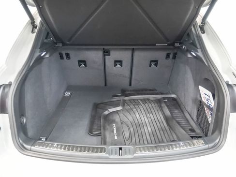 Certified 2023 Porsche Macan AWD/4WD image 30