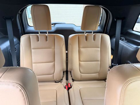 Used 2016 Ford Explorer XLT w/ Equipment Group 202A image 23