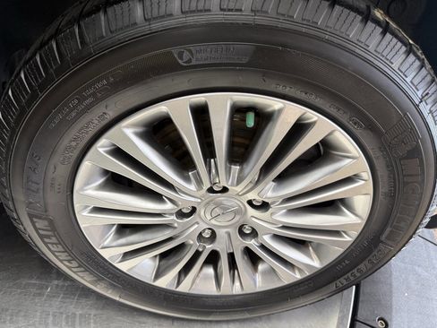 Used 2013 Chrysler Town & Country Touring-L FWD image 25