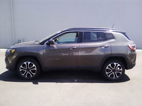 Used 2022 Jeep Compass Limited AWD/4WD image 9