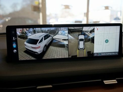 Used 2022 Genesis GV70 2.5T w/ Advanced Package image 9