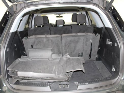 Used 2023 Ford Explorer XLT image 14