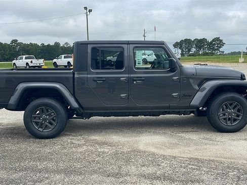 New 2025 Jeep Gladiator Sport image 8