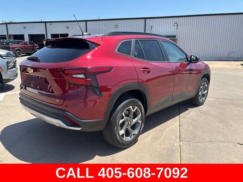 Used 2025 Chevrolet Trax LT FWD image 5