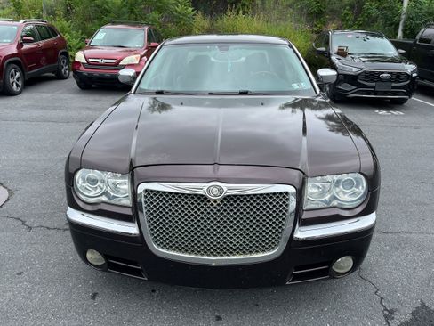 Used 2005 Chrysler 300 C w/ Navigation & Sound Group II RWD image 3