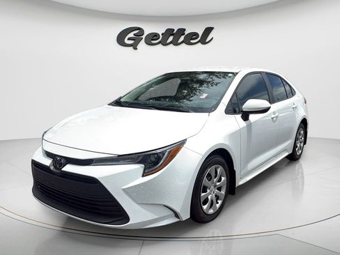 Used 2025 Toyota Corolla LE FWD image 1