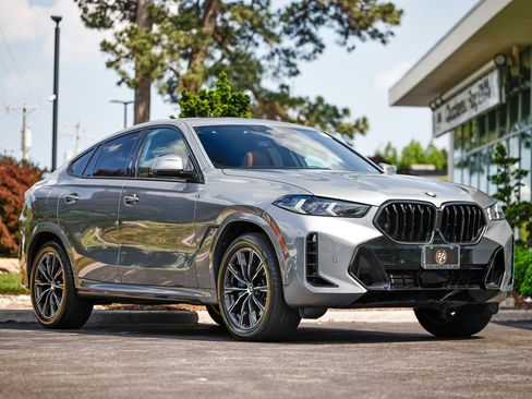 Certified 2025 BMW X6 xDrive40i w/ Premium Package AWD/4WD image 1
