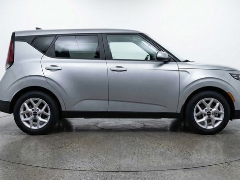 Used 2025 Kia Soul LX w/ LX Technology Package image 11