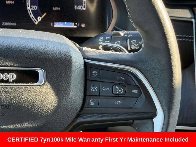 Used 2025 Jeep Grand Cherokee Altitude AWD/4WD image 17