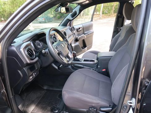 Used 2018 Toyota Tacoma TRD Off-Road w/ Technology Package RWD image 19