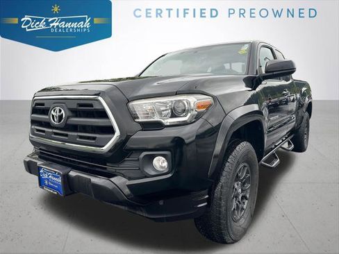 Certified 2017 Toyota Tacoma SR5 AWD/4WD image 1