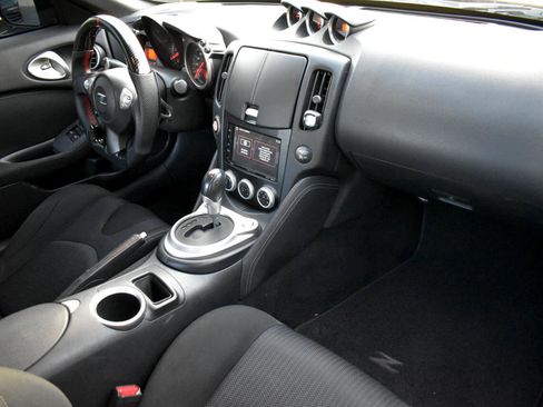 Used 2015 Nissan 370Z Coupe image 13