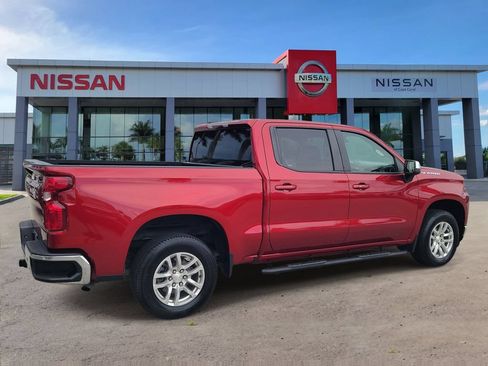 Used 2022 Chevrolet Silverado 1500 LT AWD/4WD image 2
