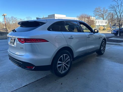 Used 2019 Jaguar F-PACE Premium image 7