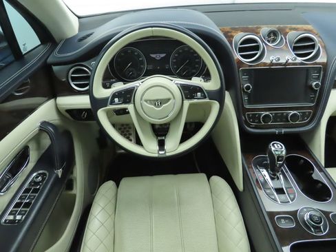 Used 2019 Bentley Bentayga V8 image 10