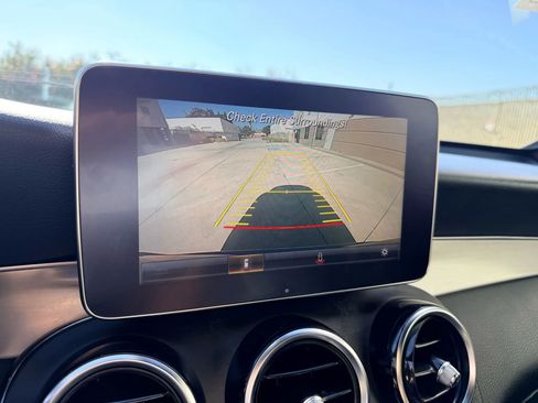 Used 2019 Mercedes-Benz GLC 350e 4MATIC image 23