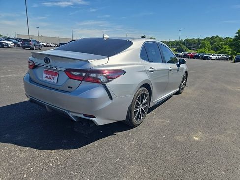 Used 2024 Toyota Camry SE FWD image 3