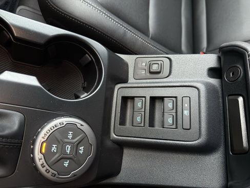 New 2025 Ford Bronco Badlands image 34