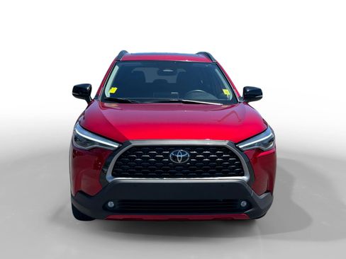 Used 2025 Toyota Corolla Cross XLE w/ Convenience Package FWD image 8