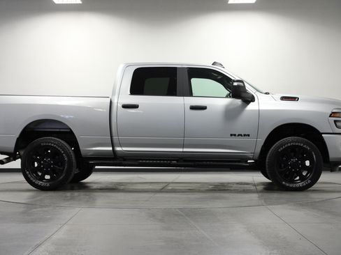 Used 2026 RAM 2500 Big Horn AWD/4WD image 3