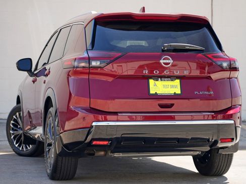 Used 2024 Nissan Rogue Platinum FWD image 5