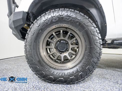 Used 2017 Toyota Tundra SR5 w/ SR5 Upgrade Package AWD/4WD image 50