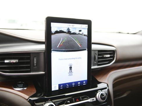 Used 2024 Ford Explorer King Ranch w/ Technology Package image 22