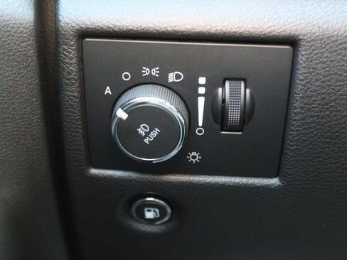 Used 2021 Jeep Grand Cherokee Laredo X image 15