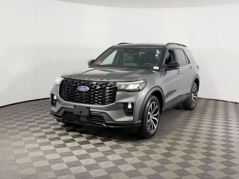 Used 2025 Ford Explorer ST-Line AWD/4WD image 3