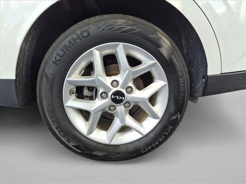 Used 2024 Kia Soul LX w/ Option Group 015 FWD image 21