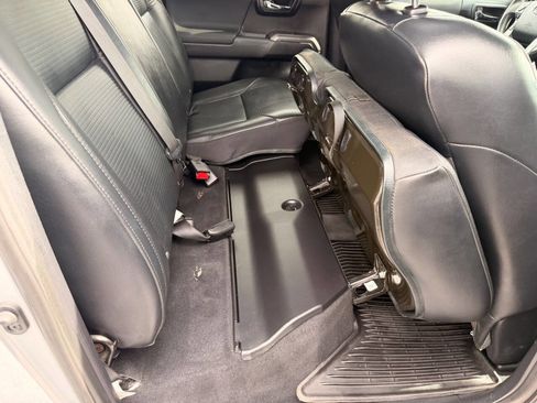 Used 2018 Toyota Tacoma TRD Sport AWD/4WD image 37