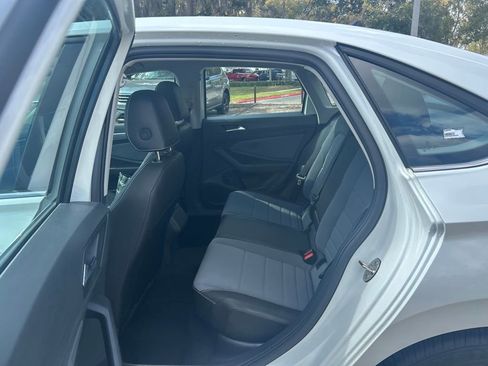 Used 2025 Volkswagen Jetta SE w/ Sunroof Package image 46