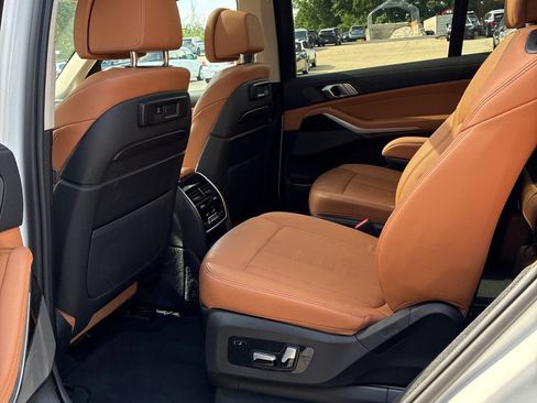 Used 2021 BMW X7 xDrive40i w/ Premium Package AWD/4WD image 12