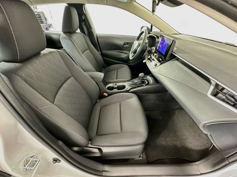 Used 2025 Toyota Corolla LE FWD image 27
