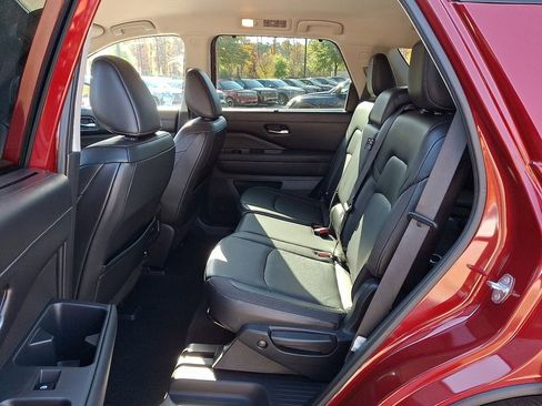 Used 2022 Nissan Pathfinder SL image 11