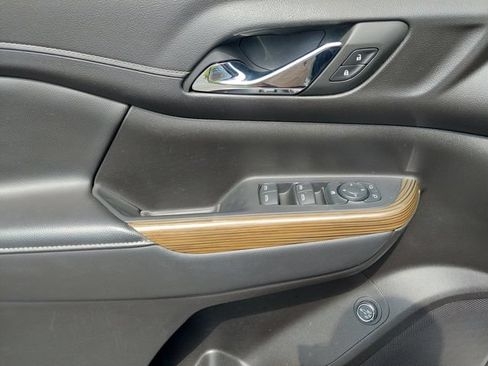 Used 2023 GMC Acadia SLE w/ Driver Convenience Package FWD image 33