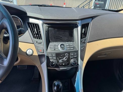 Used 2012 Hyundai Sonata Hybrid w/ Ultimate Pkg FWD image 12