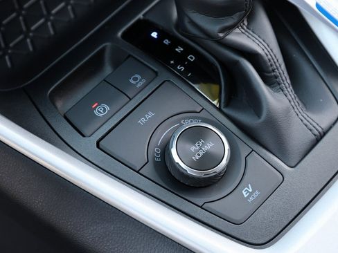 Certified 2025 Toyota RAV4 XLE image 17