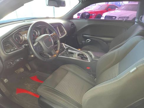Used 2016 Dodge Challenger R/T w/ Driver Convenience Group RWD image 15
