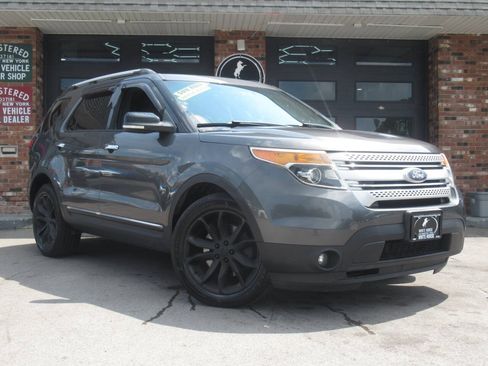 Used 2015 Ford Explorer XLT w/ Equipment Group 202A AWD/4WD image 1