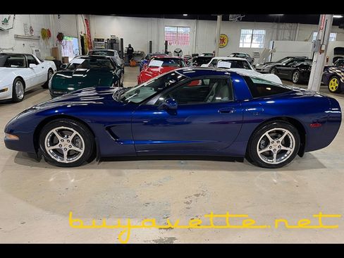 Used 2004 Chevrolet Corvette Coupe w/ Preferred Equipment Group image 6