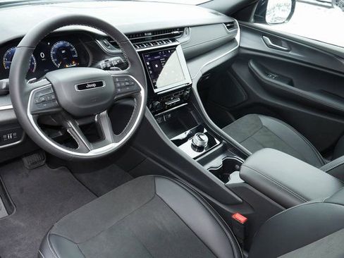 New 2025 Jeep Grand Cherokee L Altitude AWD/4WD image 17