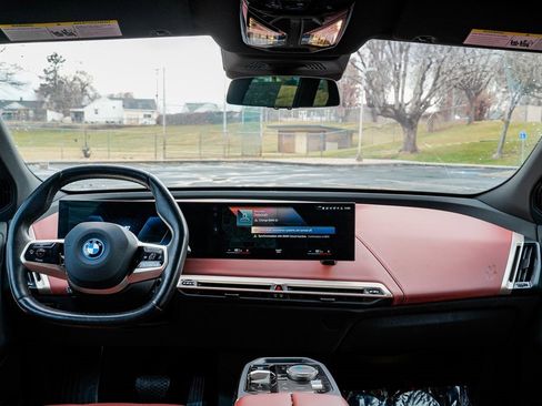 Used 2023 BMW iX xDrive50 w/ Sport Package image 11