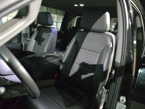 Used 2021 GMC Sierra 2500 Denali w/ Denali Black Diamond Edition image 14