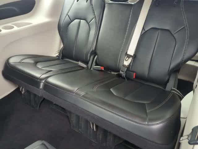 Certified 2024 Chrysler Pacifica Touring-L FWD image 20