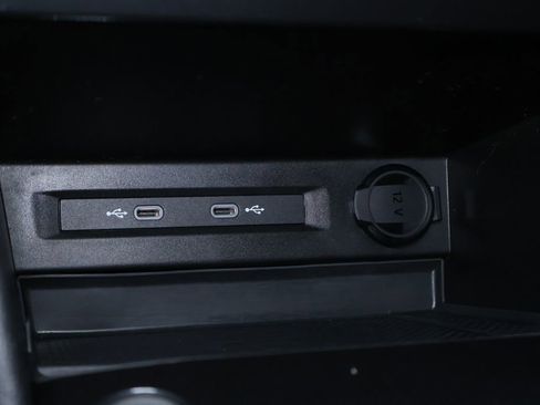 Used 2023 Volkswagen Tiguan SE image 31