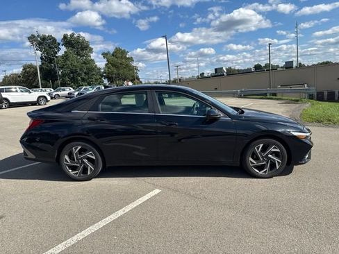 Used 2024 Hyundai Elantra SEL w/ Convenience Package FWD image 8