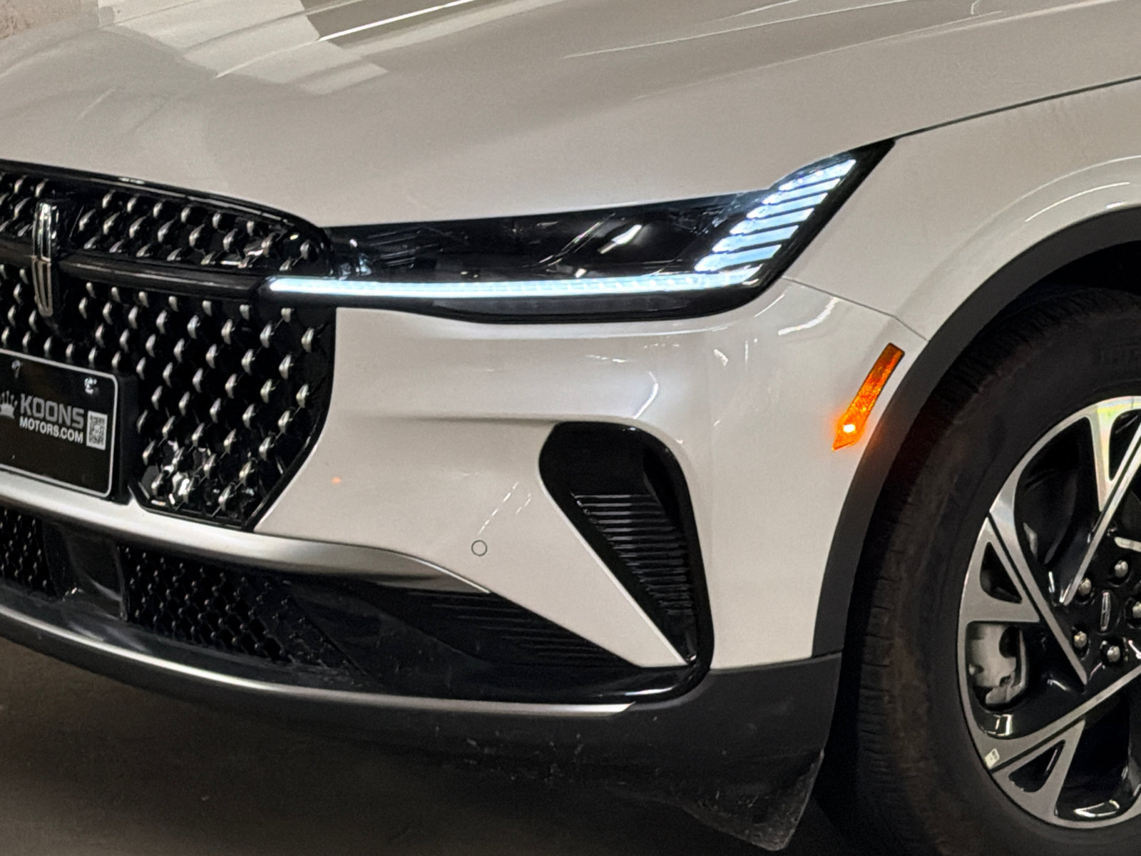 New 2026 Lincoln Nautilus Premier AWD/4WD image 2