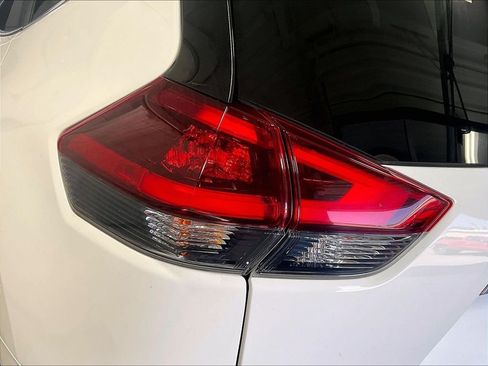 Used 2019 Nissan Rogue SV AWD/4WD image 33