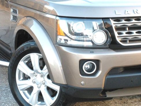 Used 2015 Land Rover LR4 HSE image 3